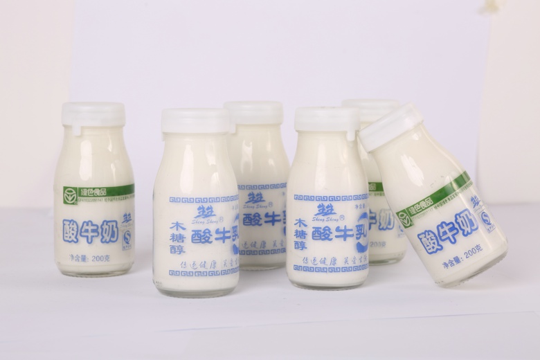瓶装木糖醇酸牛奶 (2).JPG